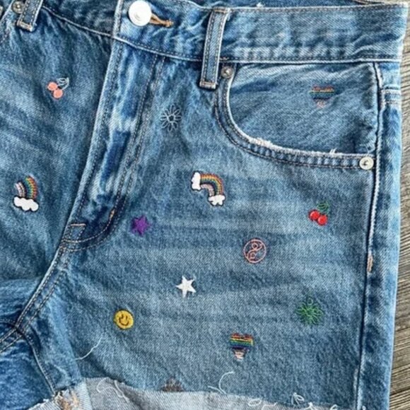 American Eagle AE Rainbow Embroidered 90's Boyfriend Pride Denim Shorts Sz 4 - Picture 7 of 8
